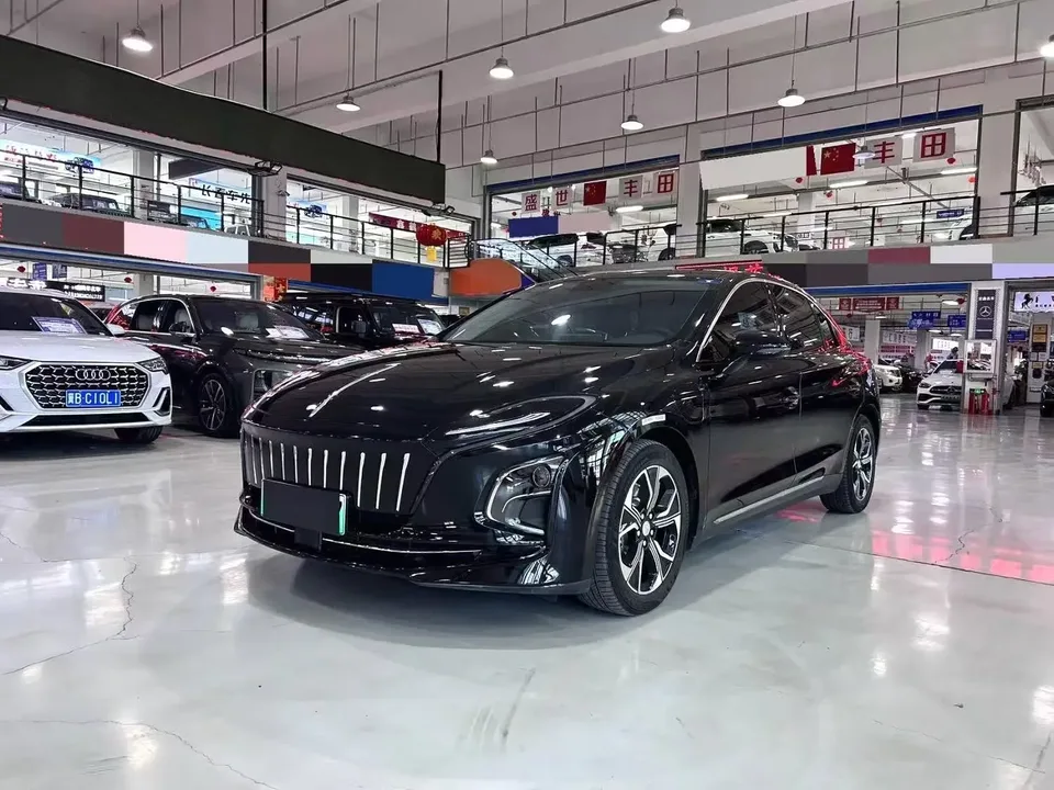 Hongqi E-QM5 Basic Travel Edition 2023 — фото 1, купить с доставкой в Москву