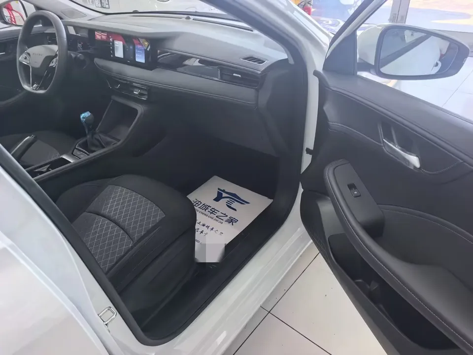 Roewe i5 1.5L Manual Comfort Edition 2026 — миниатюра 4