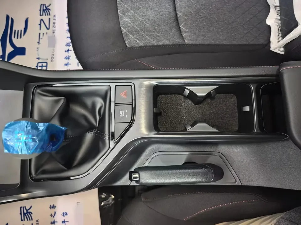 Roewe i5 1.5L Manual Comfort Edition 2026 — миниатюра 5
