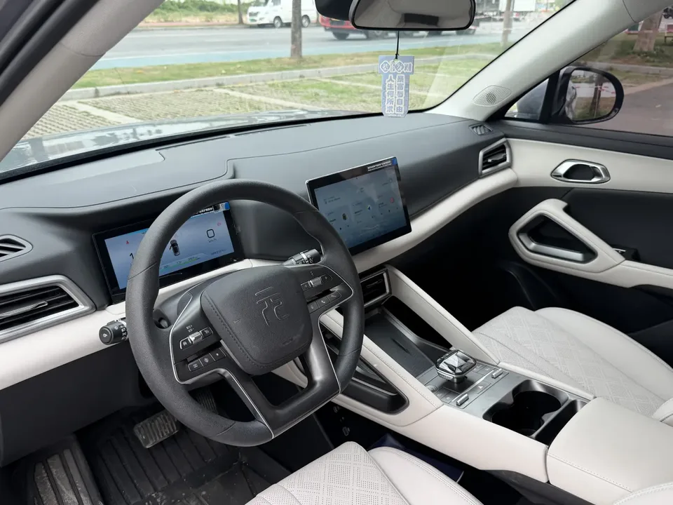 BYD Yuan UP 301KM Leading Model 2024 — миниатюра 5