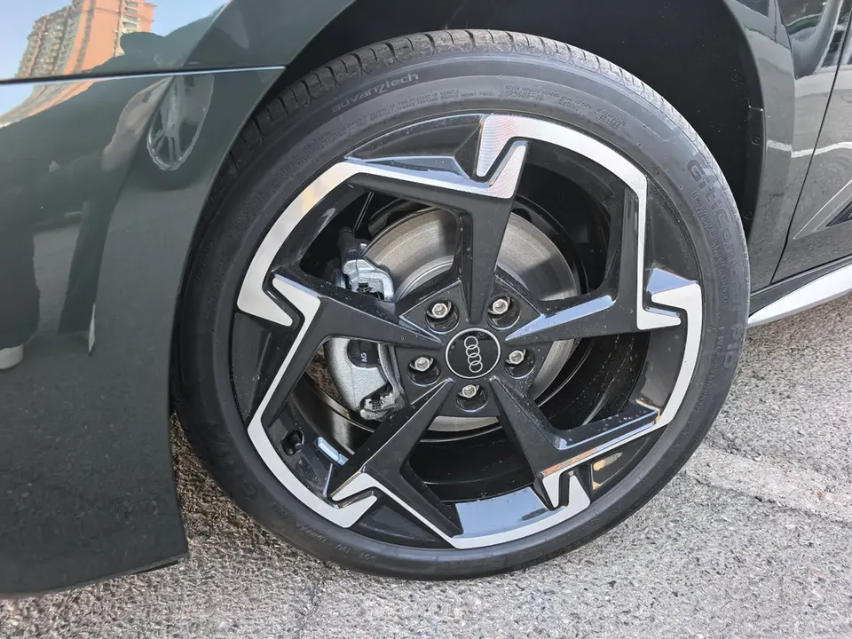 Audi A3 Audi A3 2025 Sportback 35 TFSI Flying Spur Premium Edition 2026 — миниатюра 5
