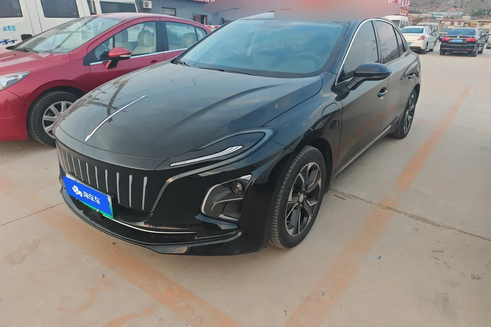 Hongqi E-QM5 Basic Travel Edition 2024 — фото 1, купить с доставкой в Москву