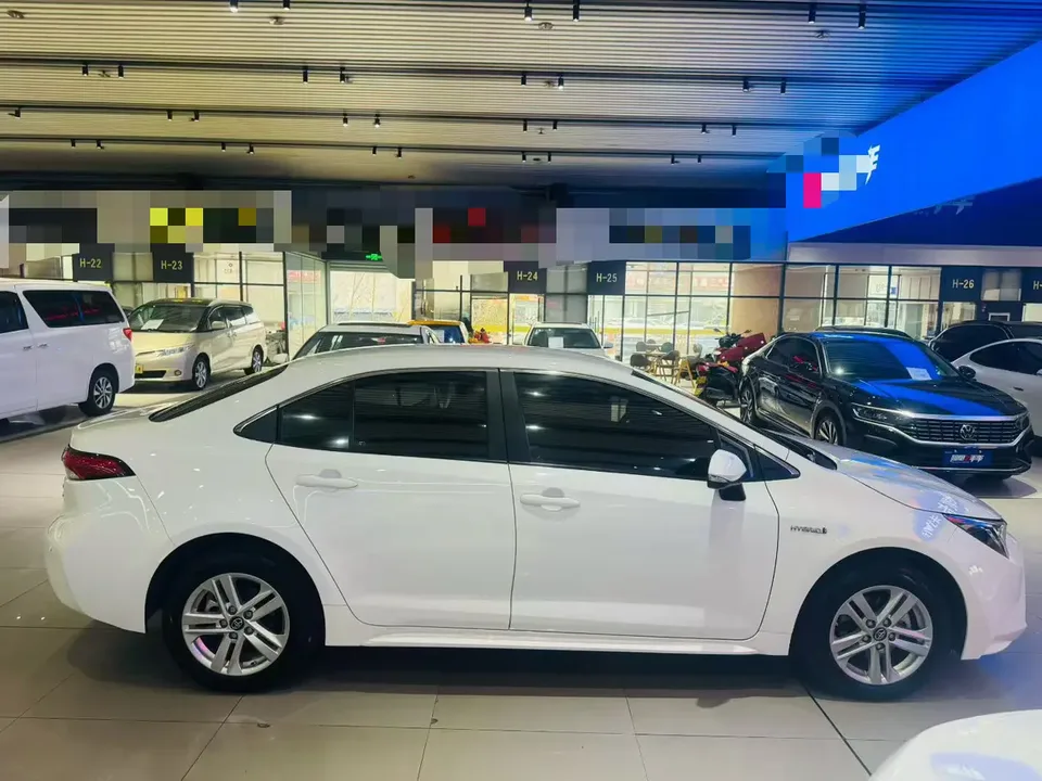 Toyota Levin 2022 Corolla Hybrid 1.8H E-CVT Progressive Edition 2022 — миниатюра 2
