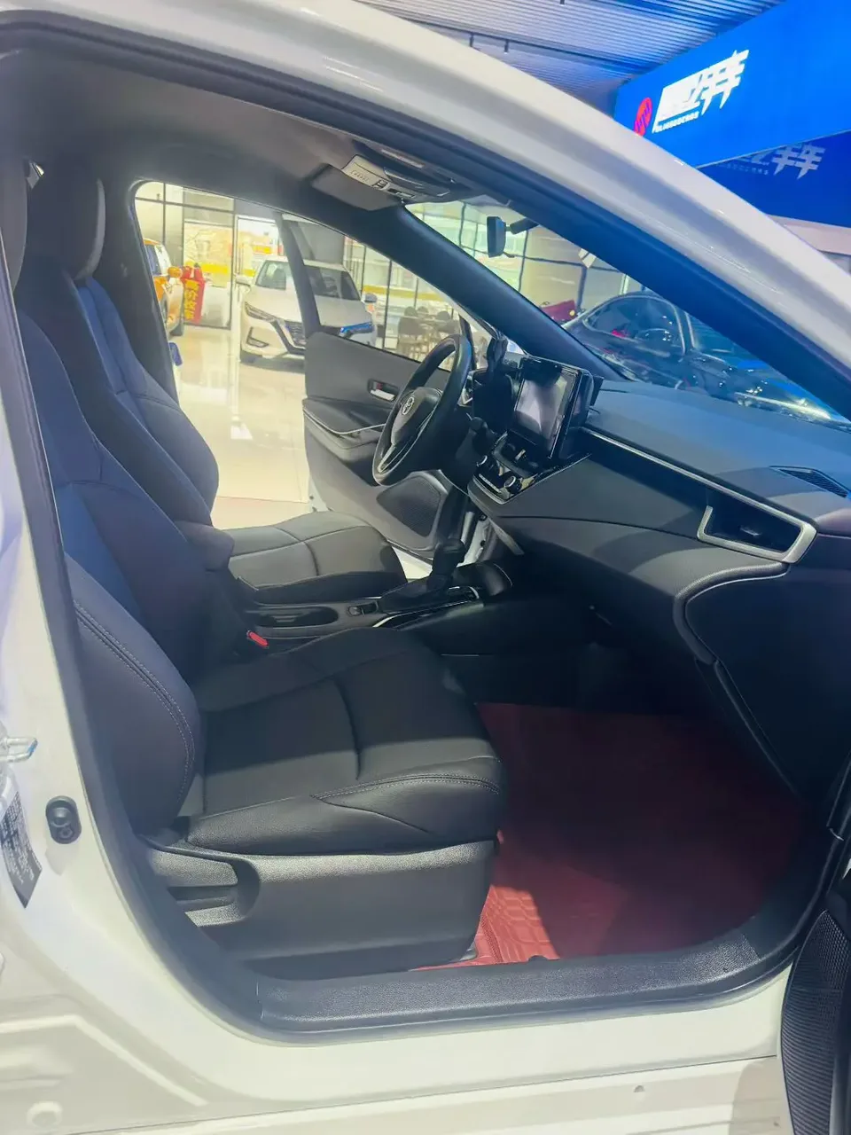 Toyota Levin 2022 Corolla Hybrid 1.8H E-CVT Progressive Edition 2022 — миниатюра 3
