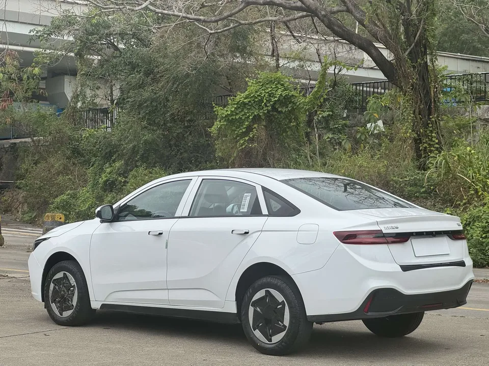 Geely Geometry A Geely Geometry A 2024 410KM travel version 2025 — миниатюра 2