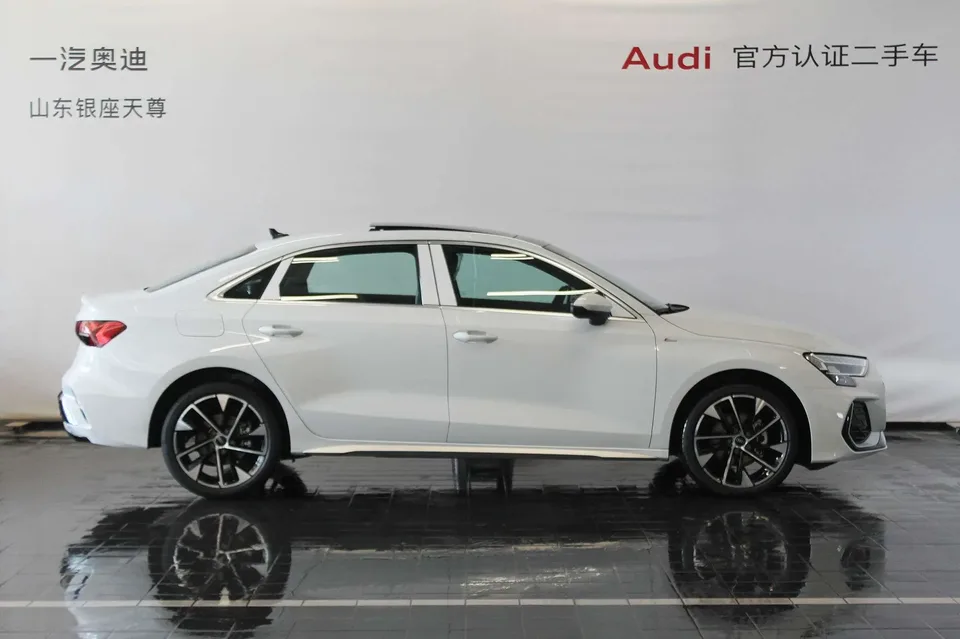 Audi A3 Audi A3 2025 facelift A3L Limousine 35 TFSI Flying Spur Premium Edition 2026 — миниатюра 3