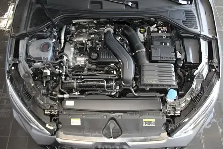 Audi A3 Audi A3 2025 Sportback 35 TFSI Flying Spur Premium Edition 2026 — миниатюра 2
