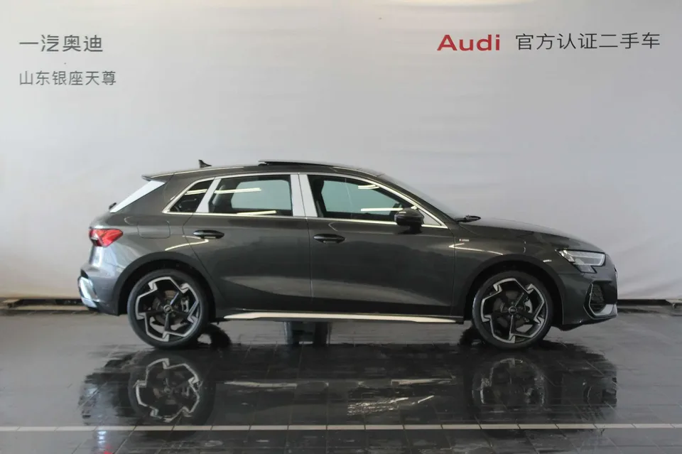 Audi A3 Audi A3 2025 Sportback 35 TFSI Flying Spur Premium Edition 2026 — миниатюра 3
