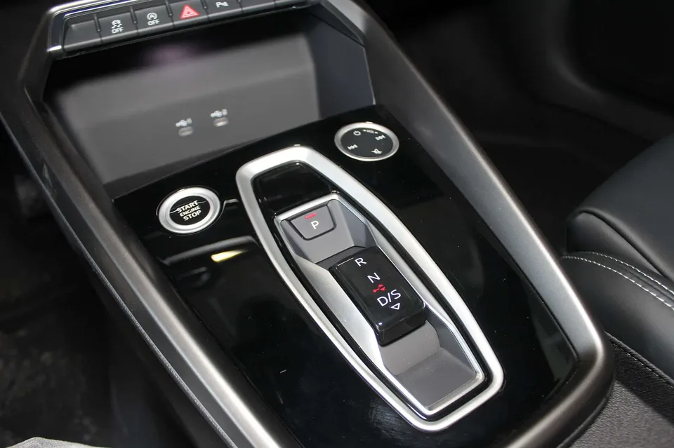 Audi A3 Audi A3 2025 Sportback 35 TFSI Flying Spur Premium Edition 2026 — миниатюра 4