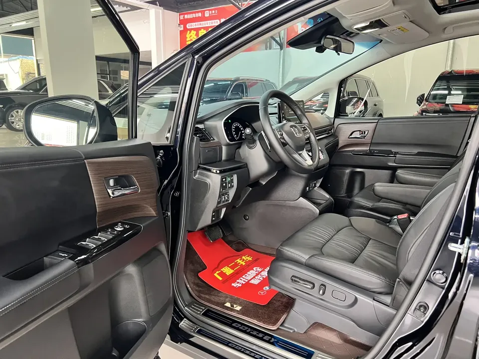 Honda Odyssey Odyssey 2.0L Elite Edition 2025 — миниатюра 5