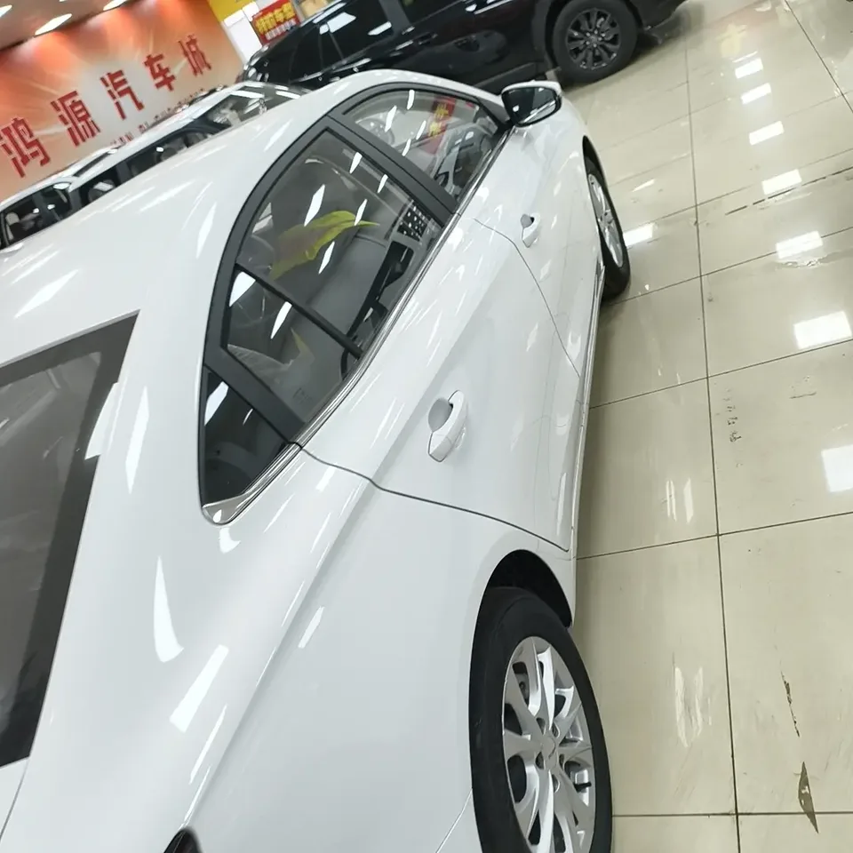 Roewe i5 Roewe i5 2026 1.5L CVT Luxury Edition 2025 — миниатюра 2