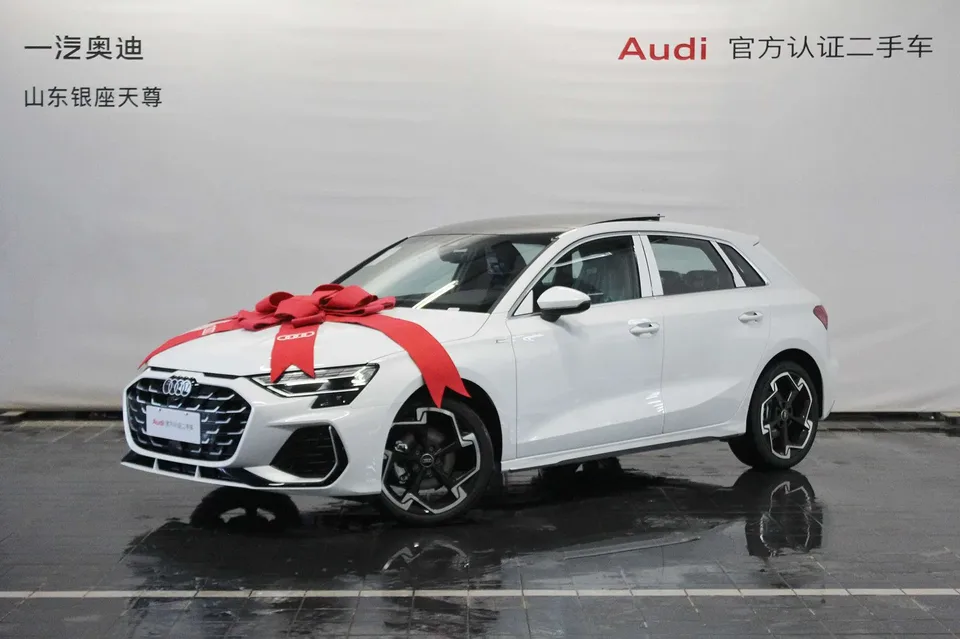 Audi A3 Audi A3 2025 Sportback 35 TFSI Flying Spur Premium Edition 2026 — миниатюра 5