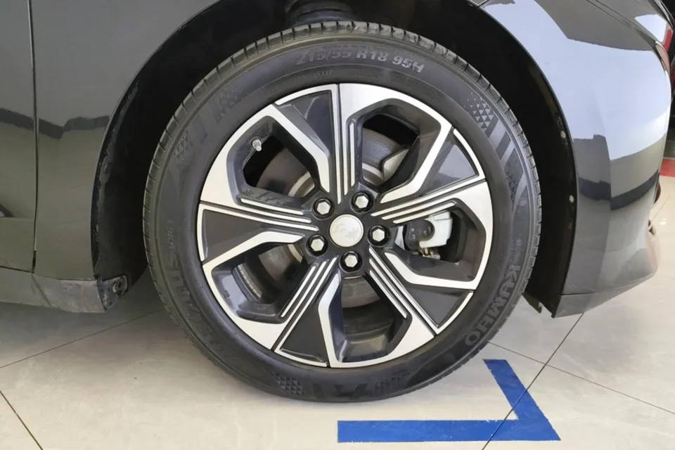 Hongqi E-QM5 Hongqi E-QM5 2021 Charging Qiyue Edition 2023 — миниатюра 3