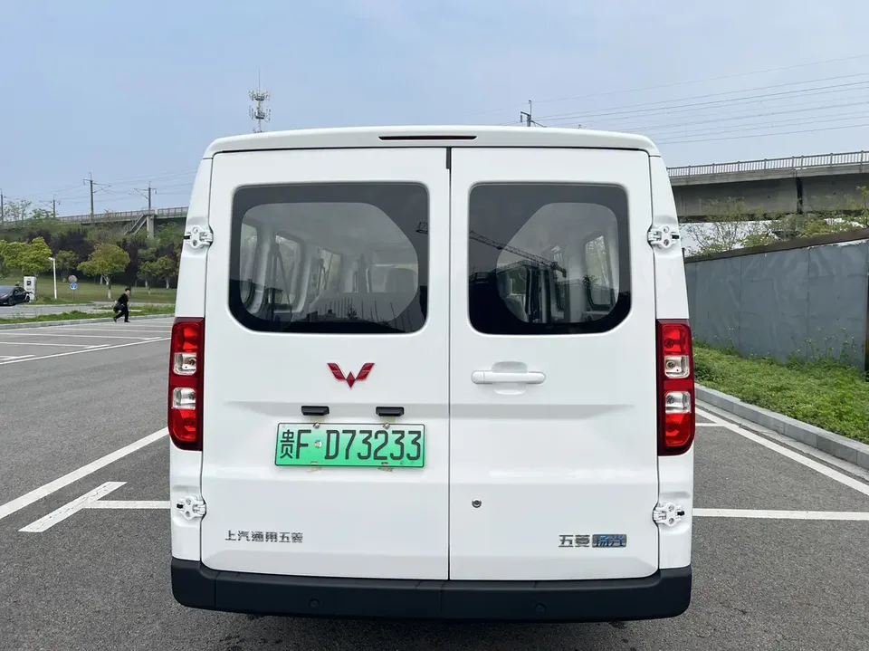 Wuling Yangguang 300km Comfort Bus Version 75kW 2025 — миниатюра 2