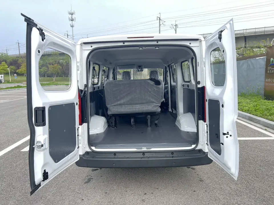 Wuling Yangguang 300km Comfort Bus Version 75kW 2025 — миниатюра 4