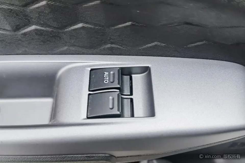 Dongfeng Fengguang E380 Standard Edition - Comfortable 7-seater 2026 — миниатюра 4