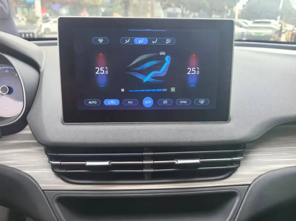 Hongqi E-QM5 450KM Travel Edition 100kW 2024 — миниатюра 3