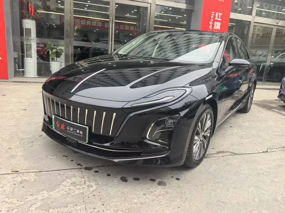 Hongqi E-QM5 450KM Travel Edition 100kW 2024 — фото 1, купить с доставкой в Москву