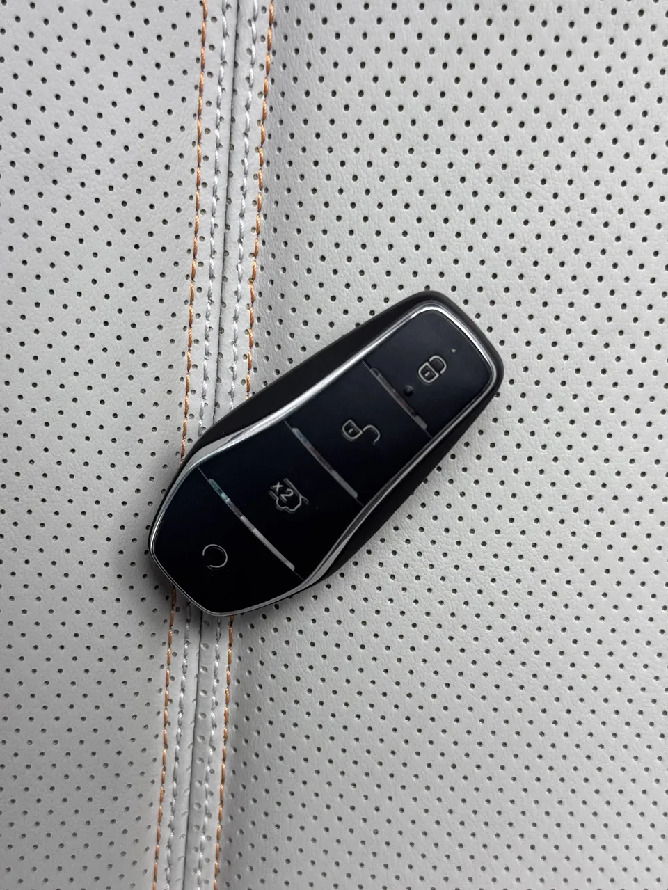 BYD Qin PLUS EV Honor Edition 420KM Leading Model 2024 — миниатюра 3