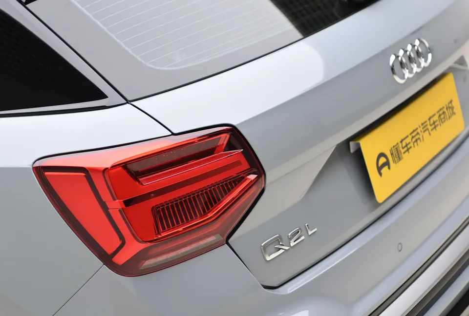 Audi Q2L 35 TFSI Fashion Dynamic Edition 2025 — миниатюра 4