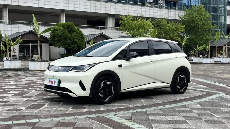 BYD Dolphin Smart Driving Edition 420KM Freedom Edition 2025 — фото 1, купить с доставкой в Москву