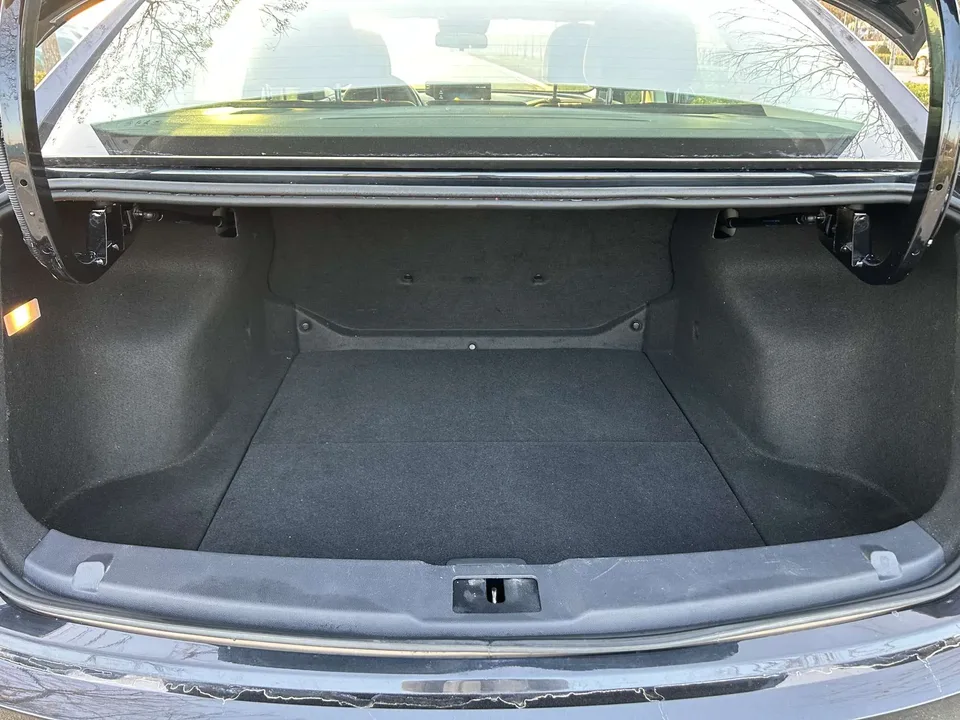 Hongqi E-QM5 Basic Travel Edition 2023 — миниатюра 4