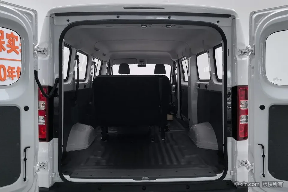 Wuling Yangguang 300km Comfort Bus Version 75kW 2025 — миниатюра 4