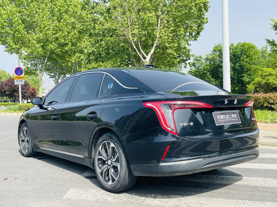 Hongqi E-QM5 facelift basic travel version 2024 — миниатюра 2