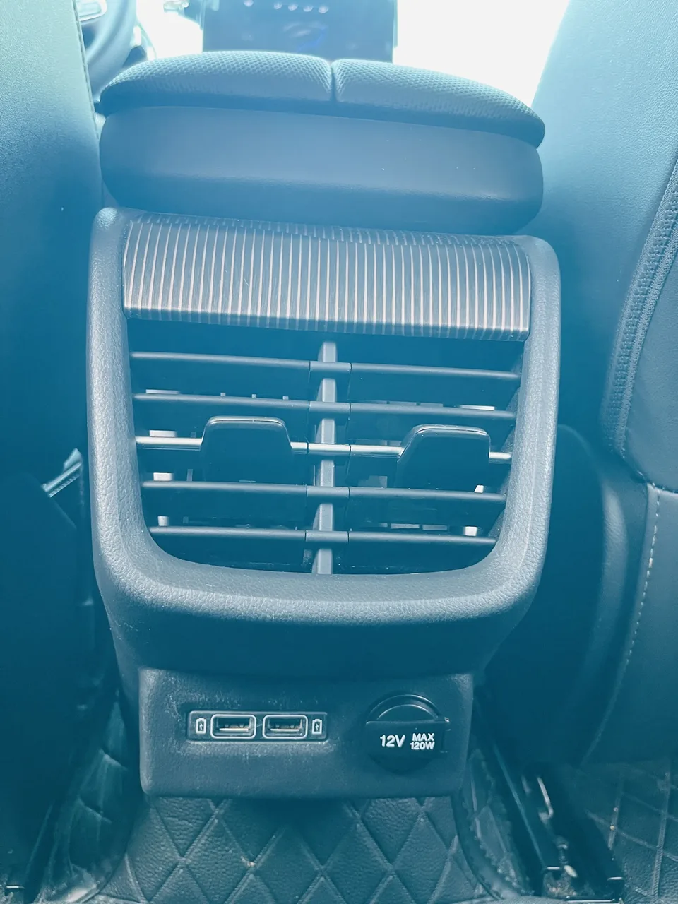 Hongqi E-QM5 facelift basic travel version 2024 — миниатюра 4