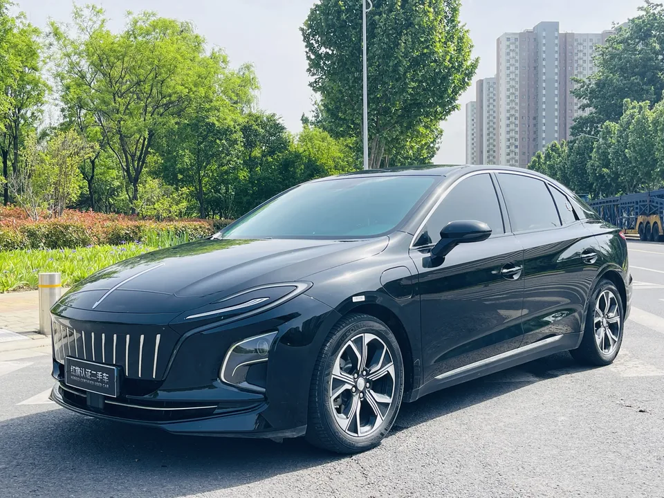 Hongqi E-QM5 facelift basic travel version 2024 — фото 1, купить с доставкой в Москву