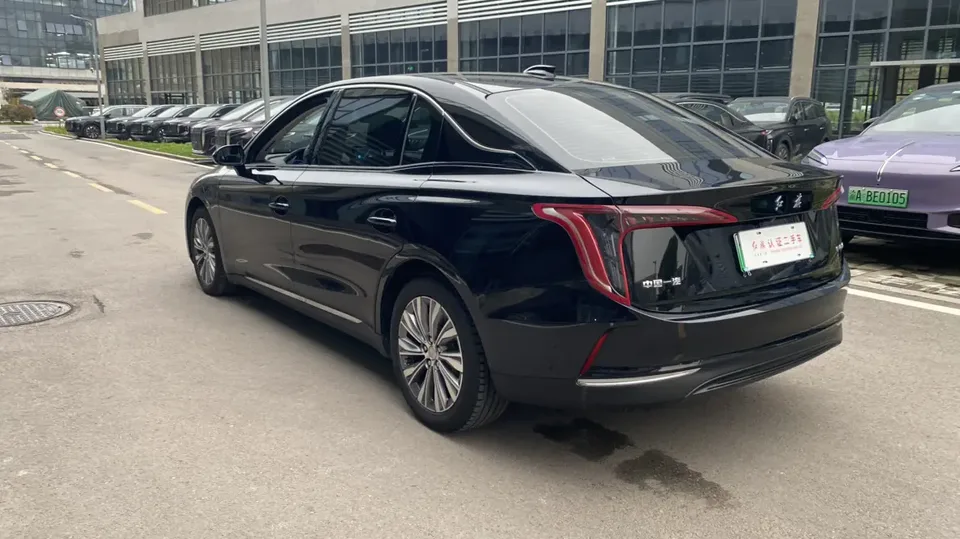 Hongqi E-QM5 450KM Travel Edition 100kW 2024 — миниатюра 2