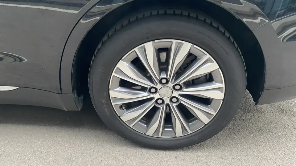 Hongqi E-QM5 450KM Travel Edition 100kW 2024 — миниатюра 3