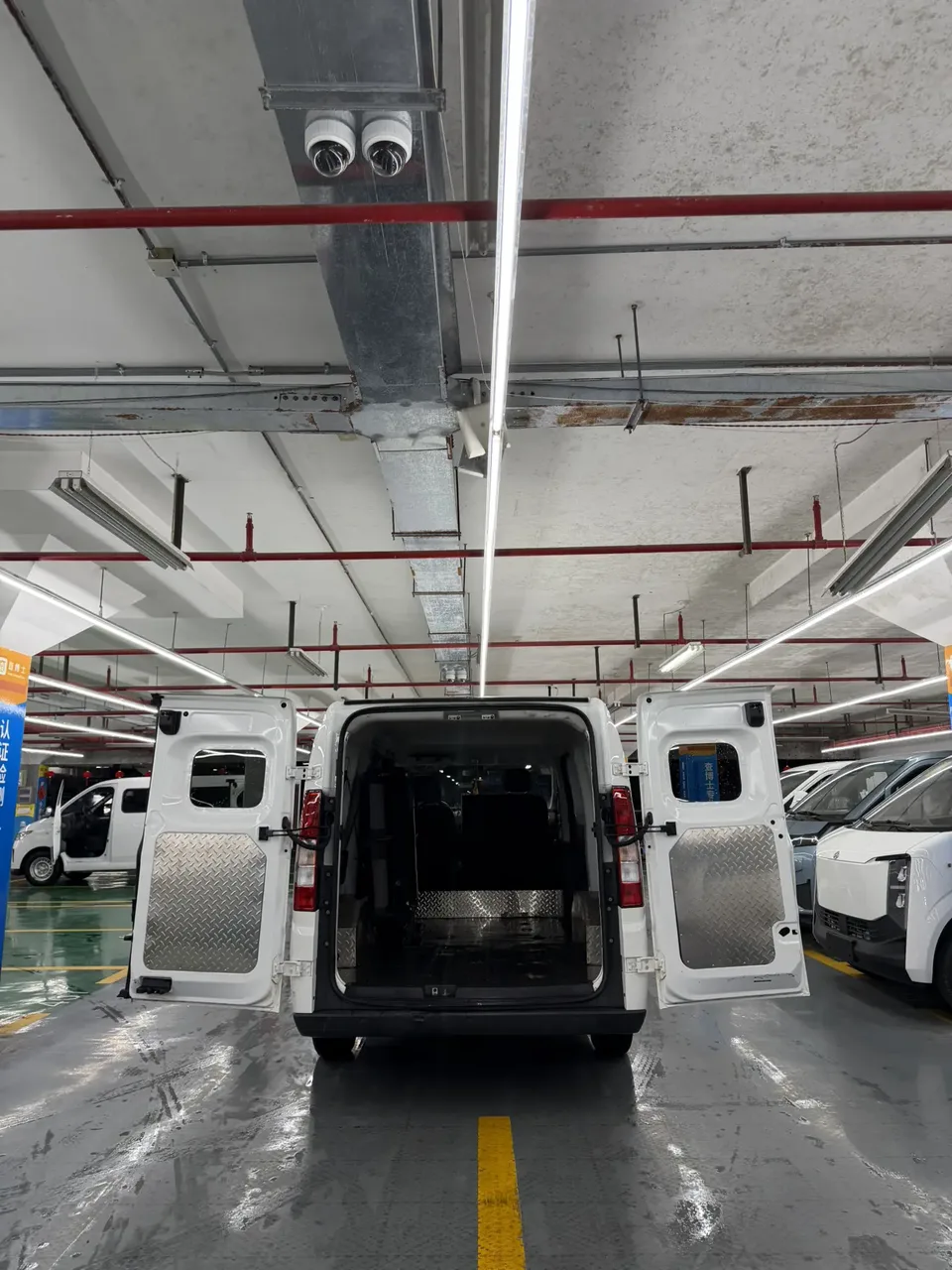Rich EC75 Passenger Supercharger Edition-Pioneer I 52.16kWh 2025 — миниатюра 2