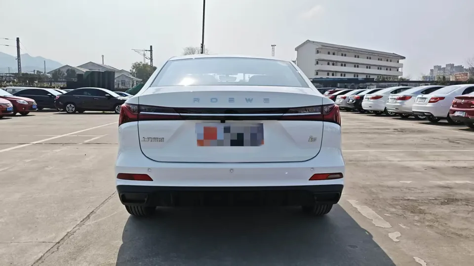 Roewe i5 1.5L CVT Luxury Edition 2026 — миниатюра 2
