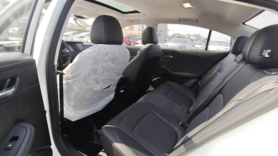 Roewe i5 1.5L CVT Luxury Edition 2026 — миниатюра 3