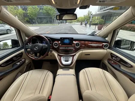Mercedes-Benz V-Class 1.5L CVT LUX Premium Edition 2023 — миниатюра 2