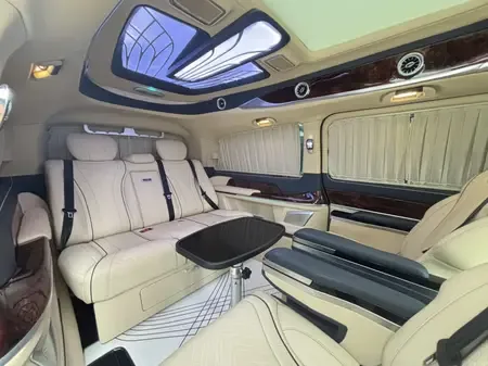 Mercedes-Benz V-Class 1.5L CVT LUX Premium Edition 2023 — миниатюра 3