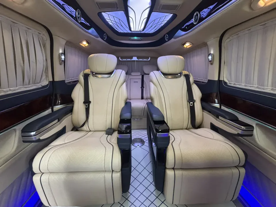 Mercedes-Benz V-Class 1.5L CVT LUX Premium Edition 2023 — миниатюра 5