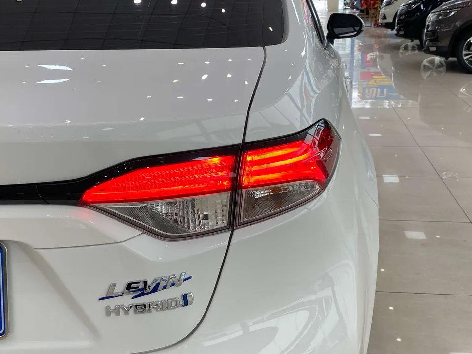 Toyota Levin 2022 Corolla Hybrid 1.8H E-CVT Leading Edition 2022 — миниатюра 3