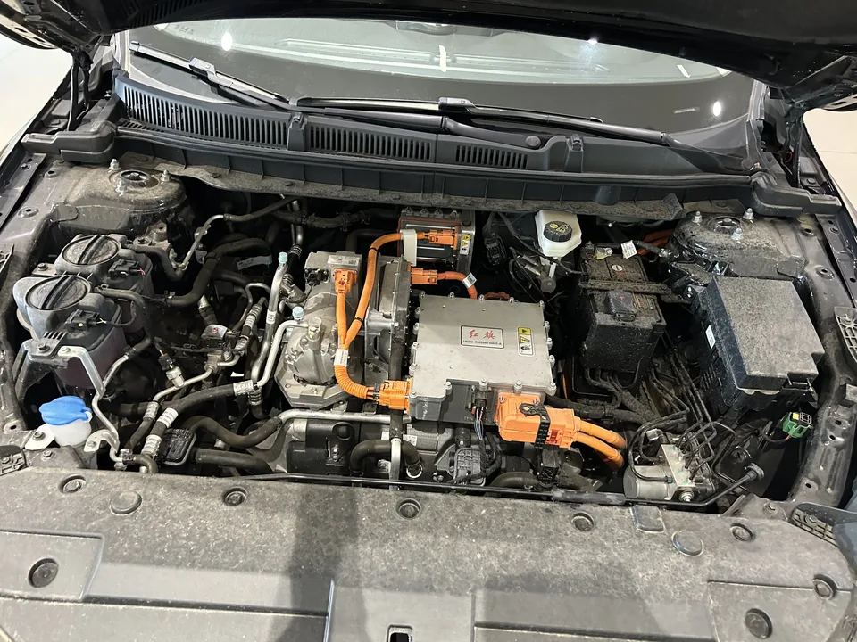 Hongqi E-QM5 facelift basic travel version 2024 — миниатюра 3