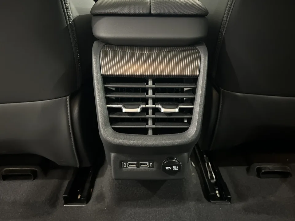 Hongqi E-QM5 facelift basic travel version 2024 — миниатюра 5