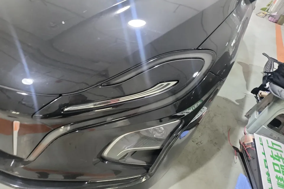 Hongqi E-QM5 Basic Travel Edition 2023 — миниатюра 2