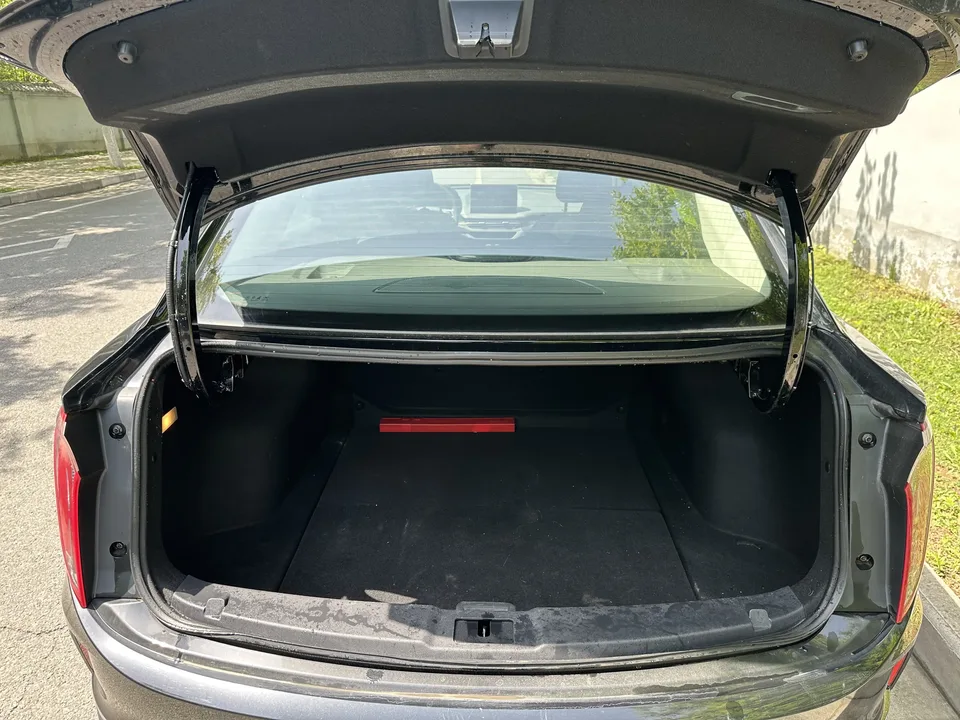 Hongqi E-QM5 450KM Travel Edition 100kW 2024 — миниатюра 3