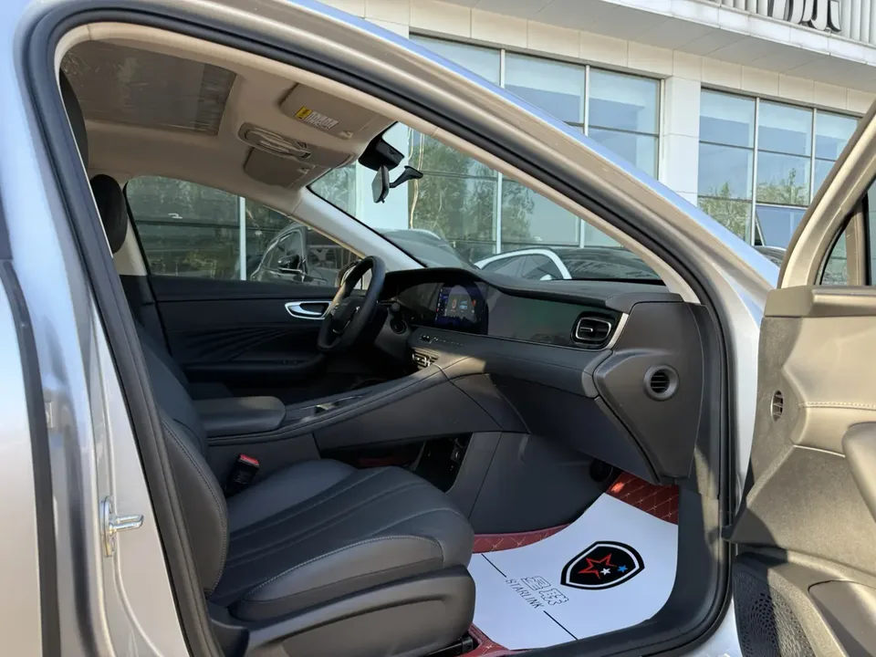 Roewe D7 DMH Roewe D7 DMH 2024 125 Leading Edition 2025 — миниатюра 5