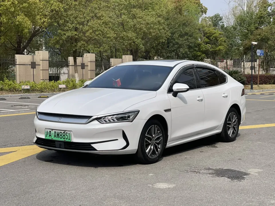 BYD Qin PLUS EV 500KM Luxury Edition 2022 — фото 1, купить с доставкой в Москву