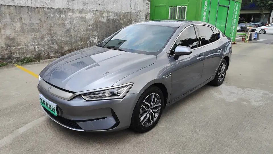 BYD Qin PLUS EV 500KM Luxury Edition 2022 — фото 1, купить с доставкой в Москву