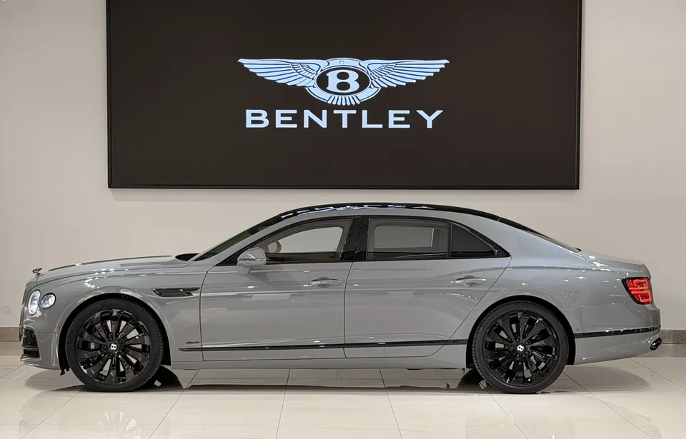 Bentley Galloping 4.0T automatic 4WD 5-seater parallel import 2024 — миниатюра 3