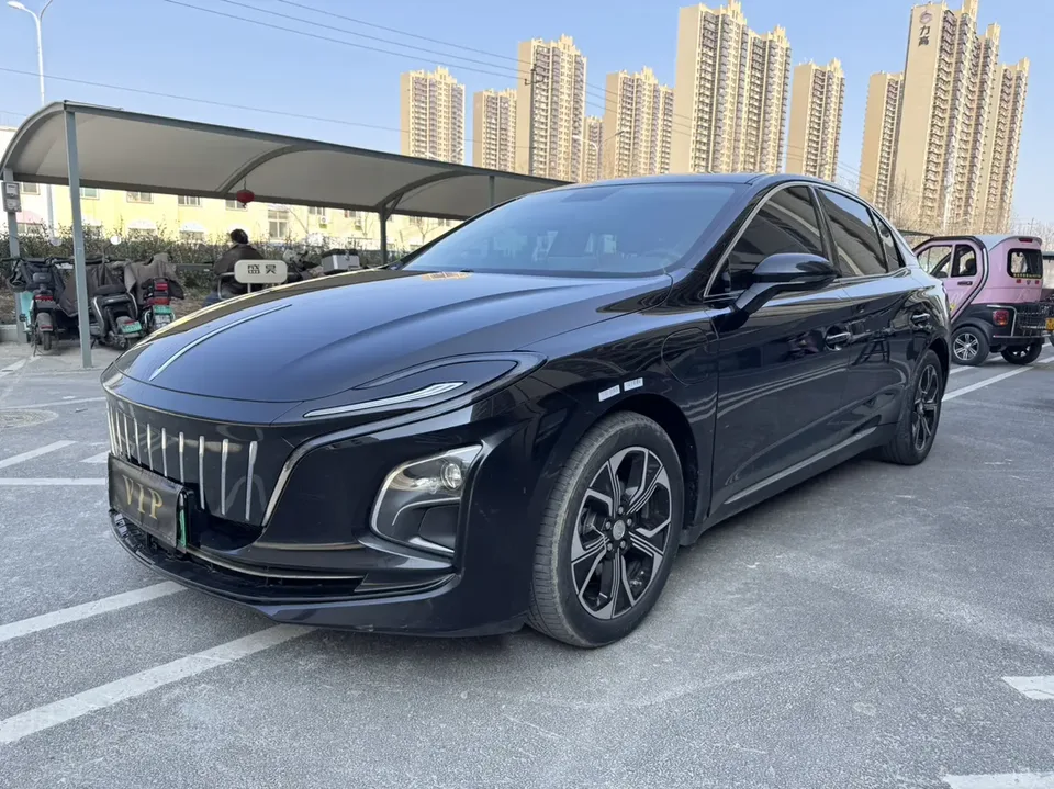 Hongqi E-QM5 facelift basic travel version 2023 — фото 1, купить с доставкой в Москву