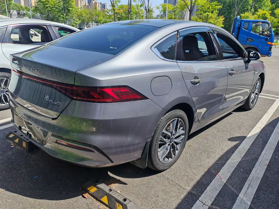 BYD Qin PLUS EV Honor Edition 510KM Leading Model 2024 — миниатюра 2