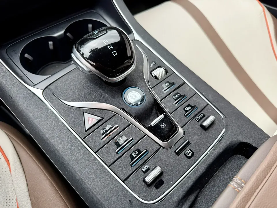 BYD Qin PLUS EV Honor Edition 420KM Leading Model 2024 — миниатюра 2